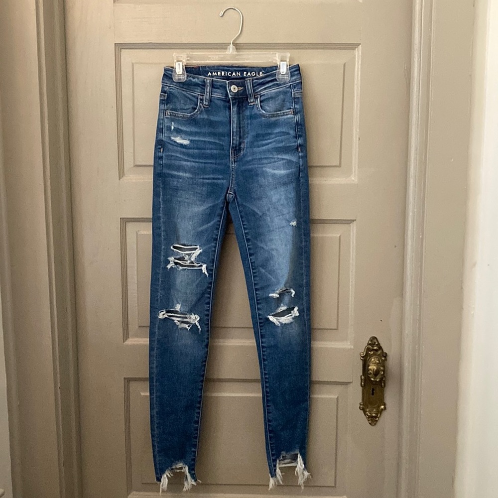 American Eagle Super High-Rise Ripped Jegging 000 Short — Medium Wash